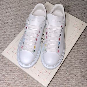 Alexander McQueens Rainbow Lace Oversized Sneaker